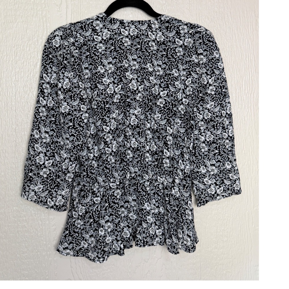 Banana Republic Womens Black White Floral V-Neck Wrap Top Size S NEW w/ Tags - Picture 2 of 6